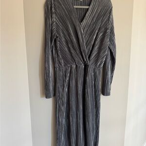 VILA Long Sleeve Silver/Grat Pleated Dress - Size 38